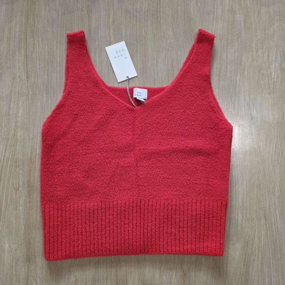 A New Day Red Knit Sweater Tank V-Neck Sleeveless Top Size S NWT